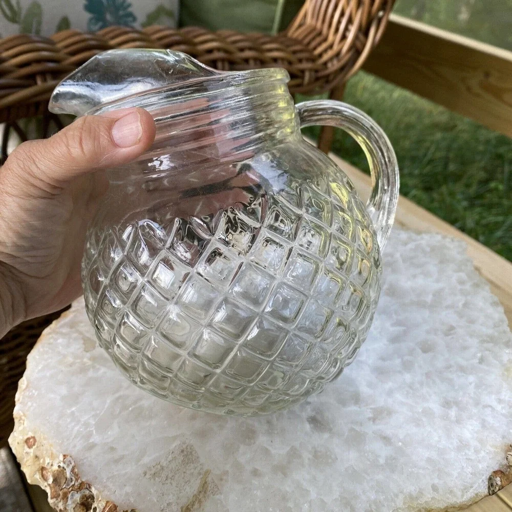 Diamond Pineapple Waffle Clear Tilted Ball Pitcher W/ Ice Lip‎ Ribbed Handle